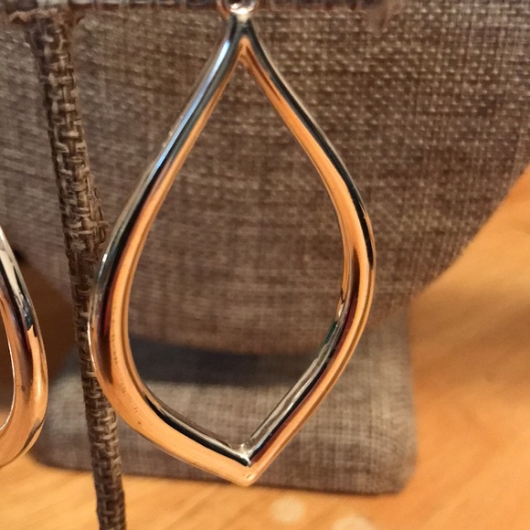 Silver tone dangle earrings, oval shape, lot Shirley - Picture 3 of 7